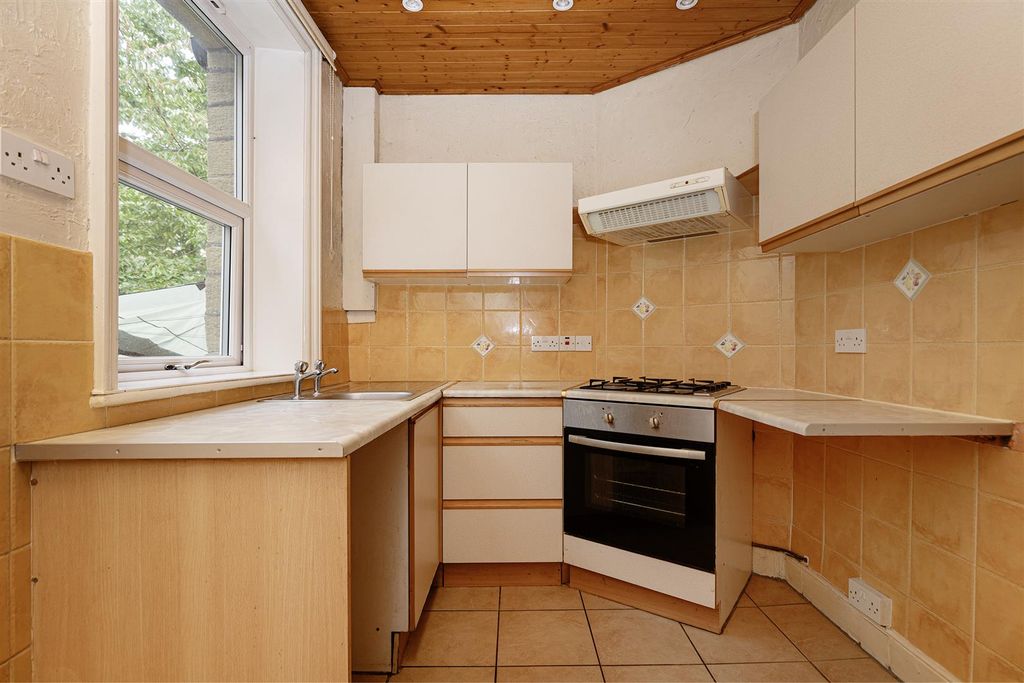 Property photo 2 of 22 Kitchen
