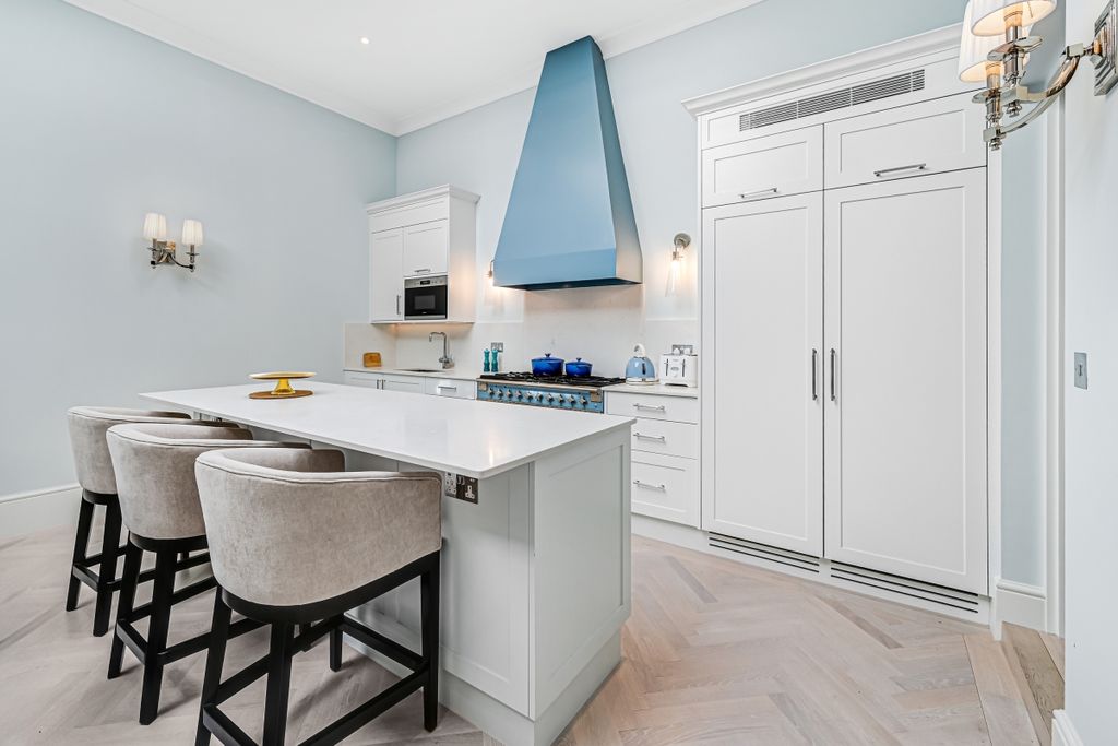 Property photo 2 of 18 Basement Flat 5 C...