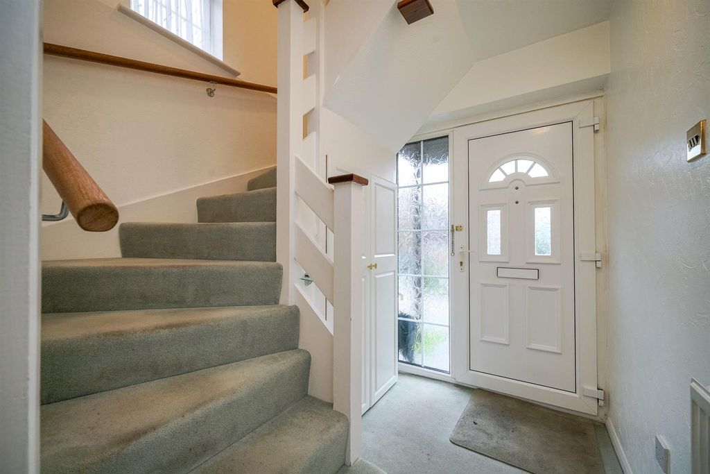 Property photo 2 of 20 Entrance Hall