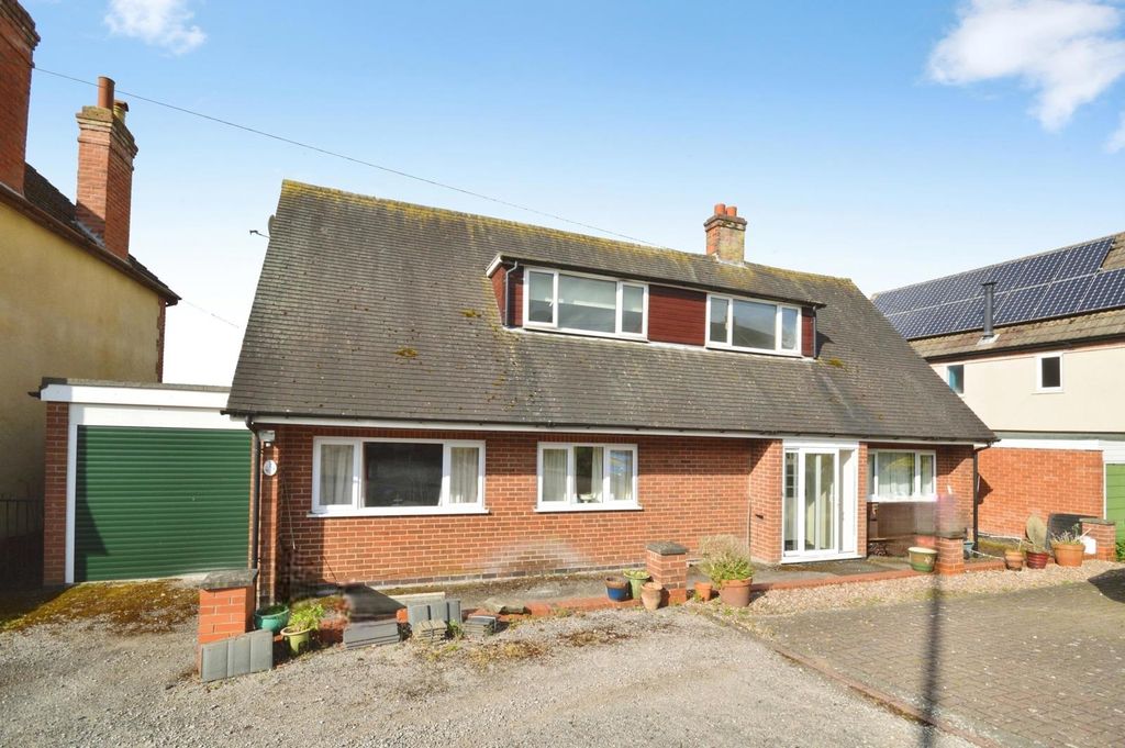 Property photo 1 of 10 Front