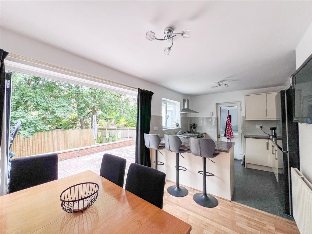 Property photo 2 of 22 Dining Kitchen