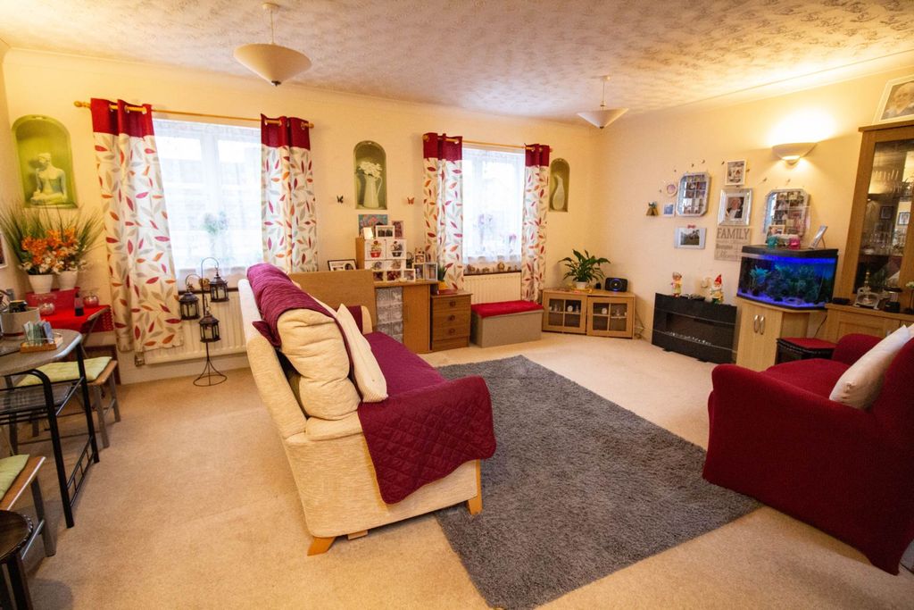 Property photo 3 of 9