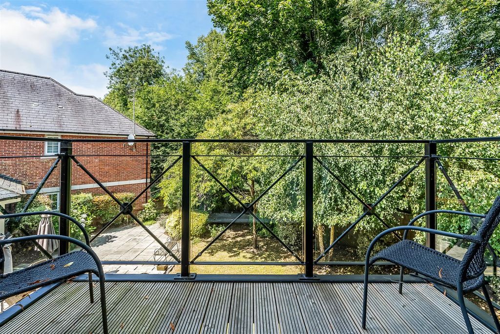 Property photo 3 of 36 23-Warren-Court-20.Jpg