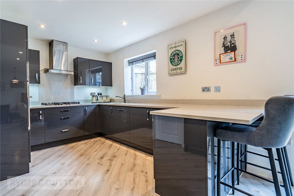 Property photo 3 of 28 Kitchen