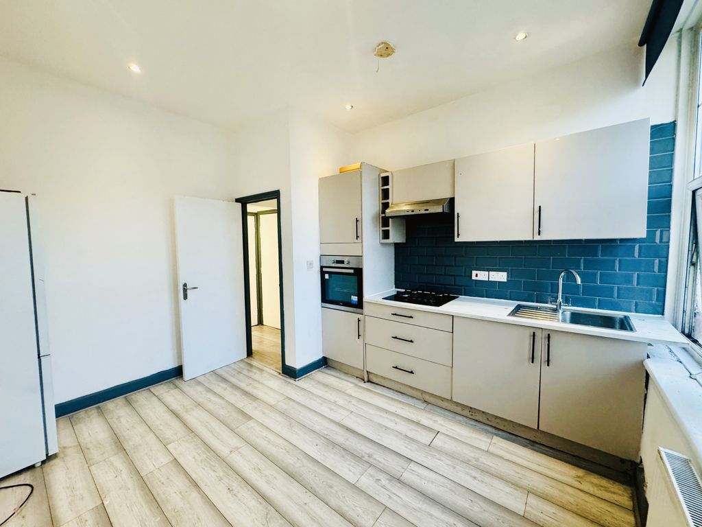Property photo 1 of 5 2 Bed Flat To Rent Upper Tooting Road, London Sw17