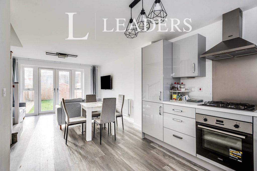 Property photo 3 of 10 Kitchen/ Dineer