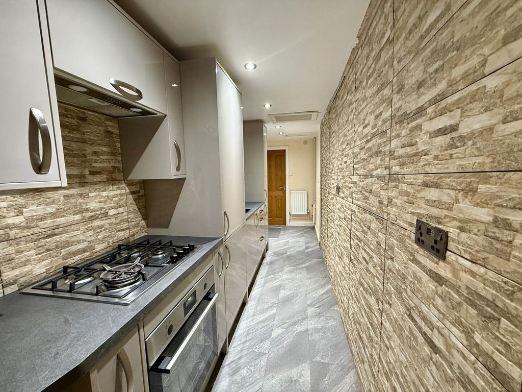 Property photo 1 of 21 Kitchen