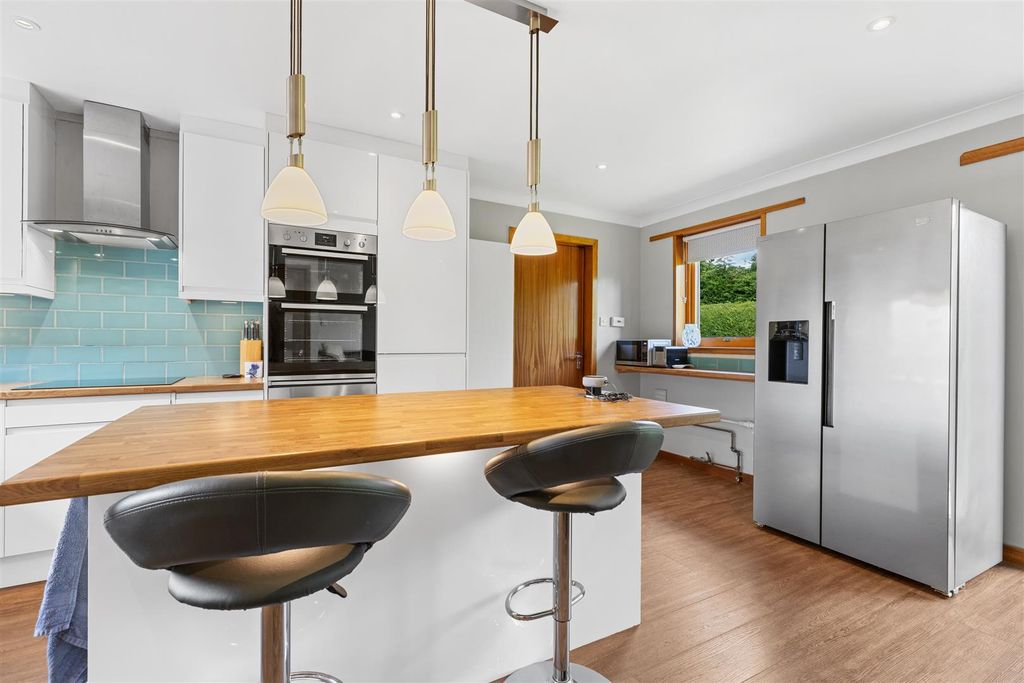 Property photo 3 of 32 4F8A7739.Jpg
