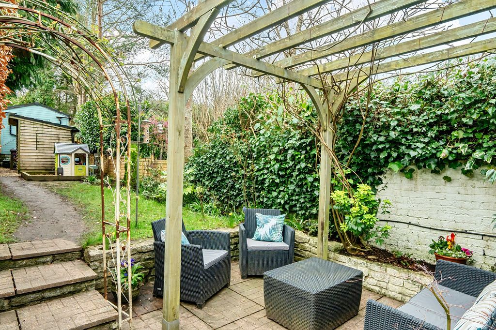 Property photo 3 of 27 Garden Arbour