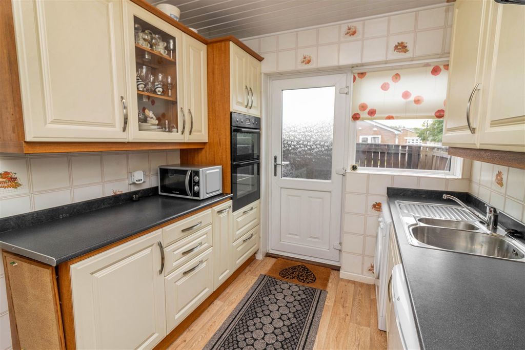Property photo 3 of 13 Kitchen