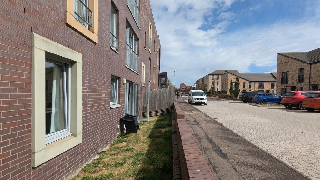 Property photo 1 of 15 1000030137
