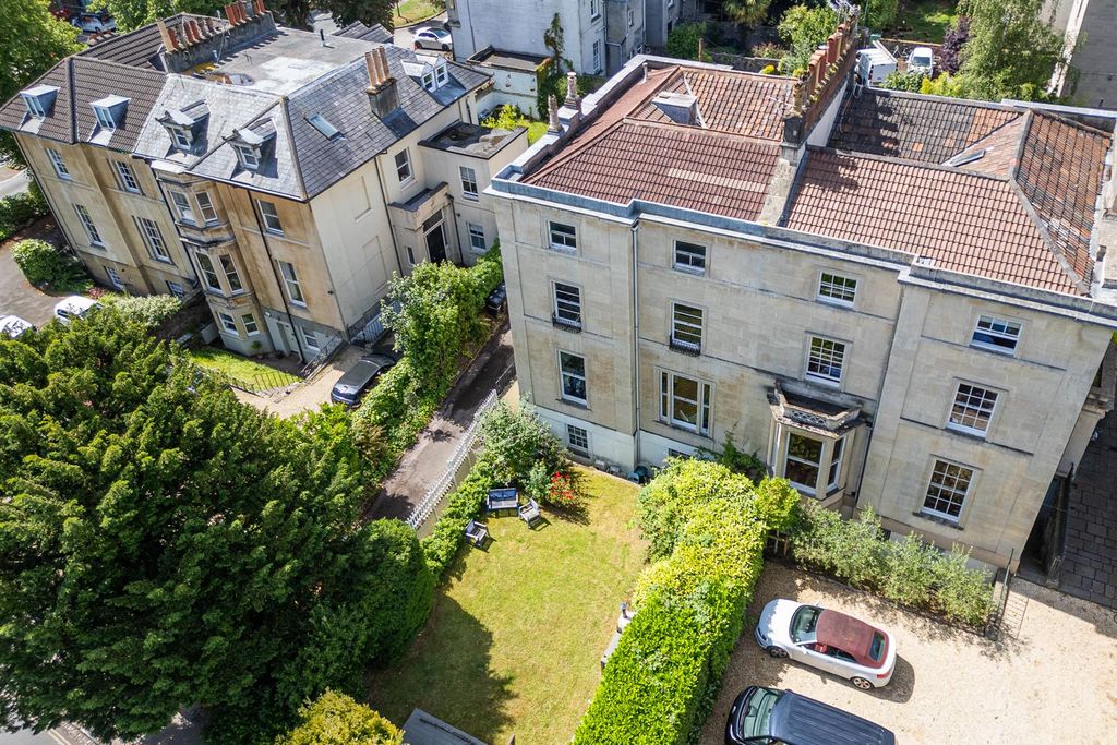 Property photo 3 of 23 Top Floor Flat, 5 Pembroke Road Clifton, Bristol B