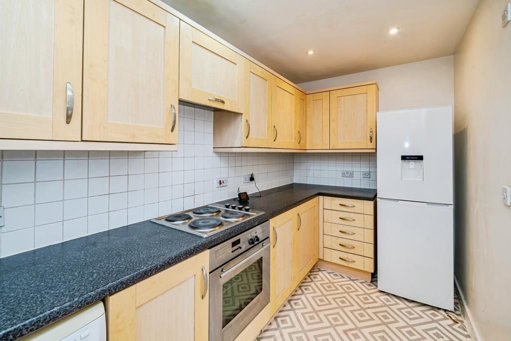 Property photo 3 of 17 Kitchen