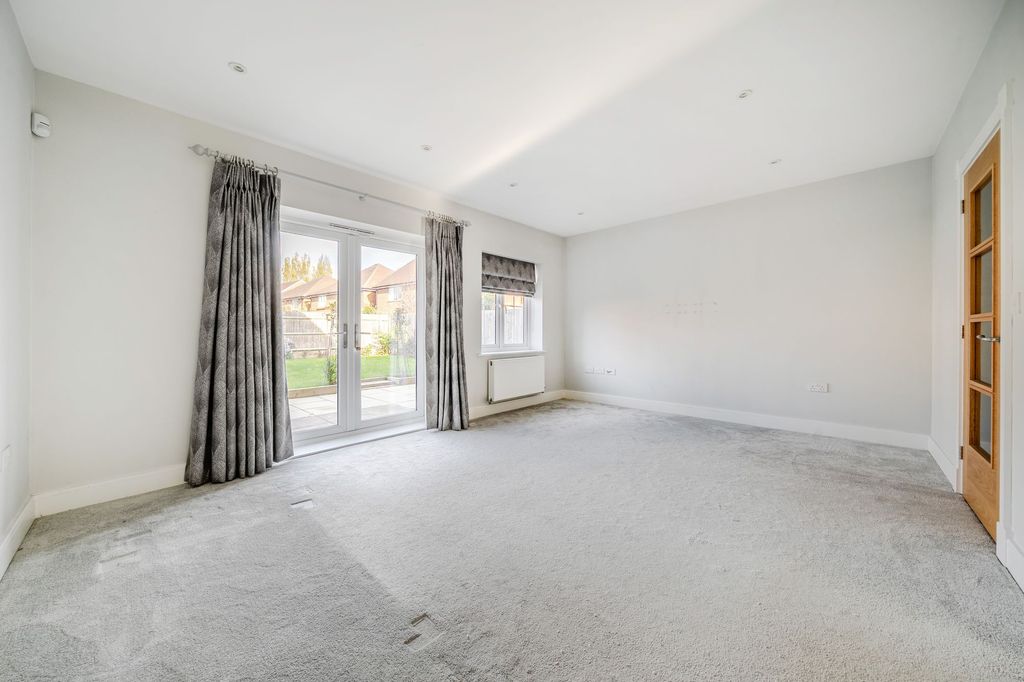 Property photo 3 of 14