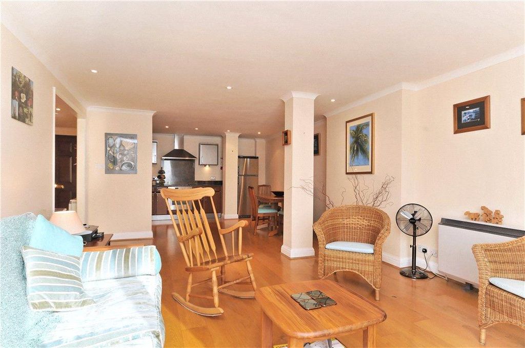 Property photo 2 of 11 Image