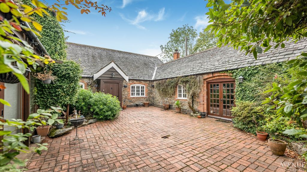 Property photo 1 of 37 5425040