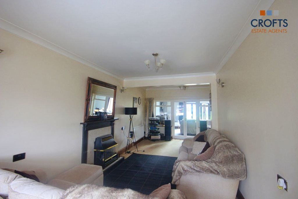 Property photo 2 of 14 Lounge