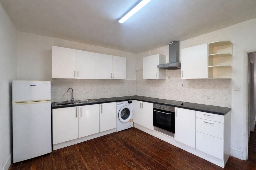 Property photo 2 of 8 Chatgpt Image Mar 23, 2026, 05_41_38 Pm.Png