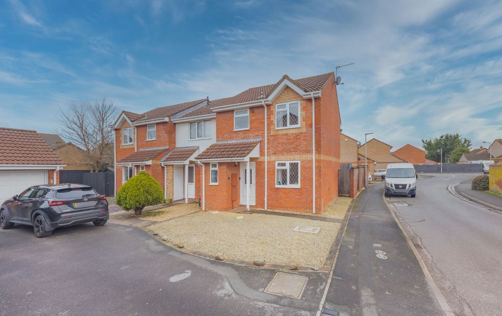 Property photo 1 of 17 Ewemovetaunton Lynor Close (2)