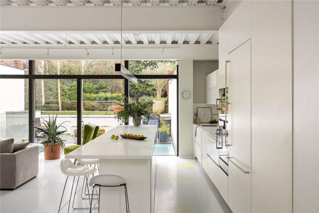 Property photo 2 of 21 Kitchen