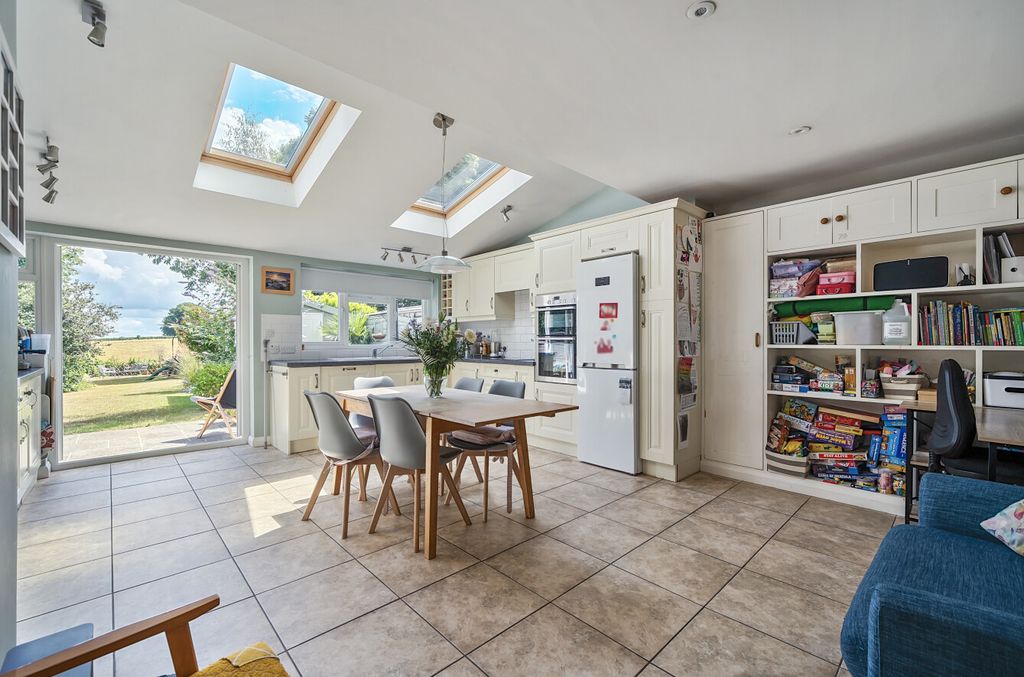 Property photo 2 of 24 1325031-9-687E2c2...