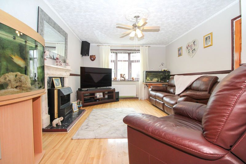 Property photo 2 of 15 Lounge