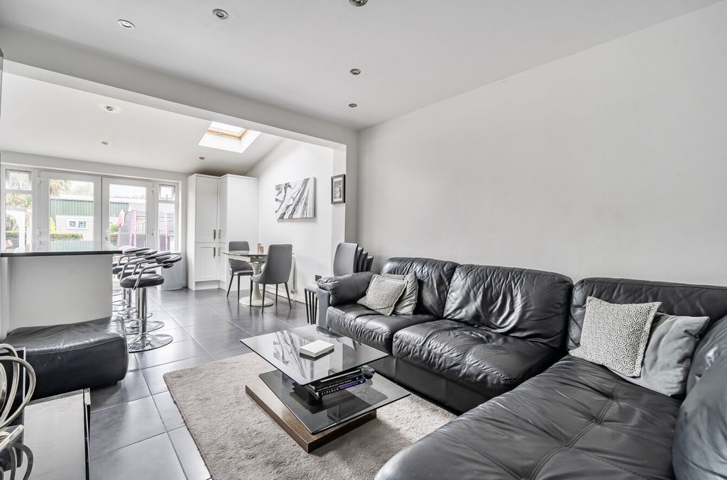 Property photo 3 of 21 1325205-10-68793A...