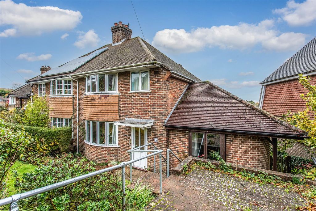 Property photo 1 of 28