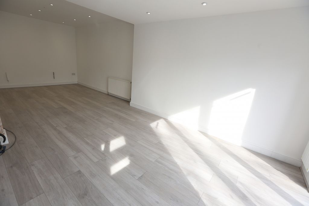 Property photo 3 of 10 Gallery