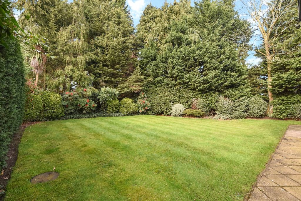 Property photo 2 of 11 Garden