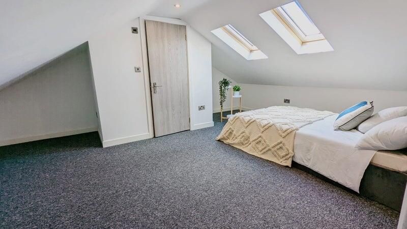 Property photo 2 of 11 Loft