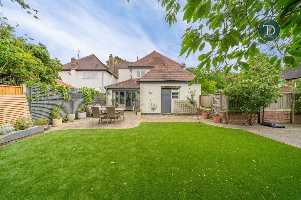 Property photo 2 of 31