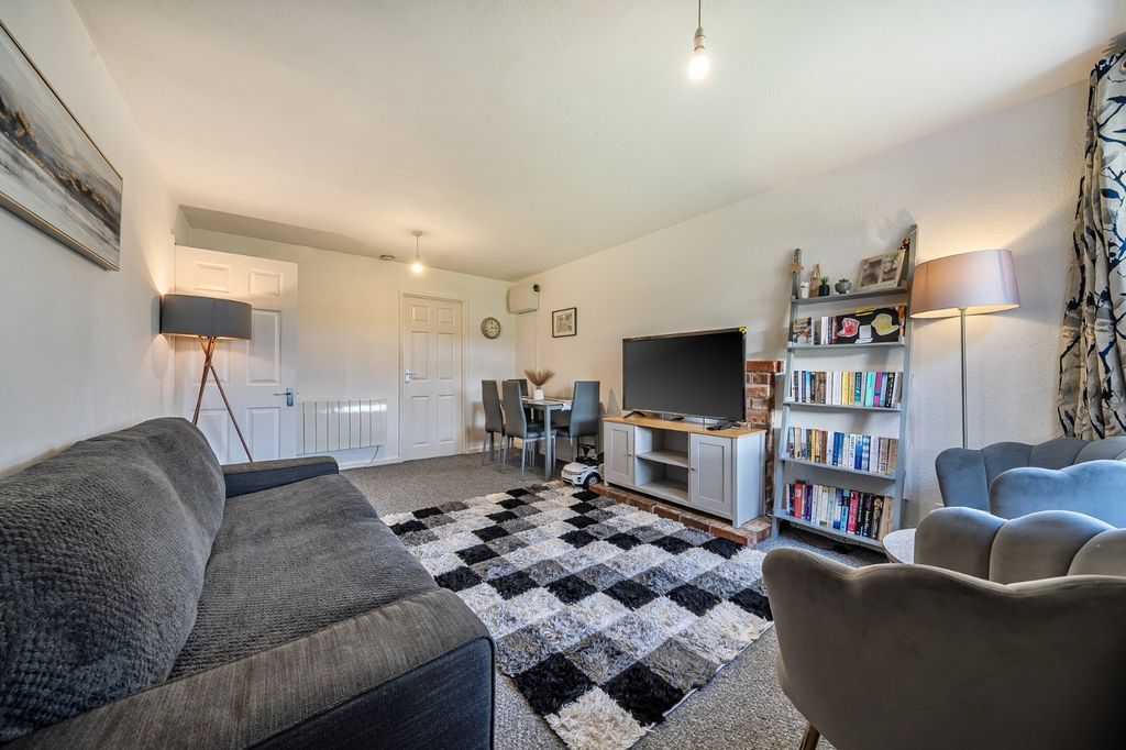 Property photo 2 of 9 Picture No. 14