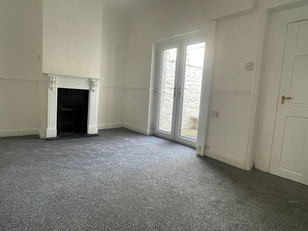 Property photo 3 of 10 Dining Room