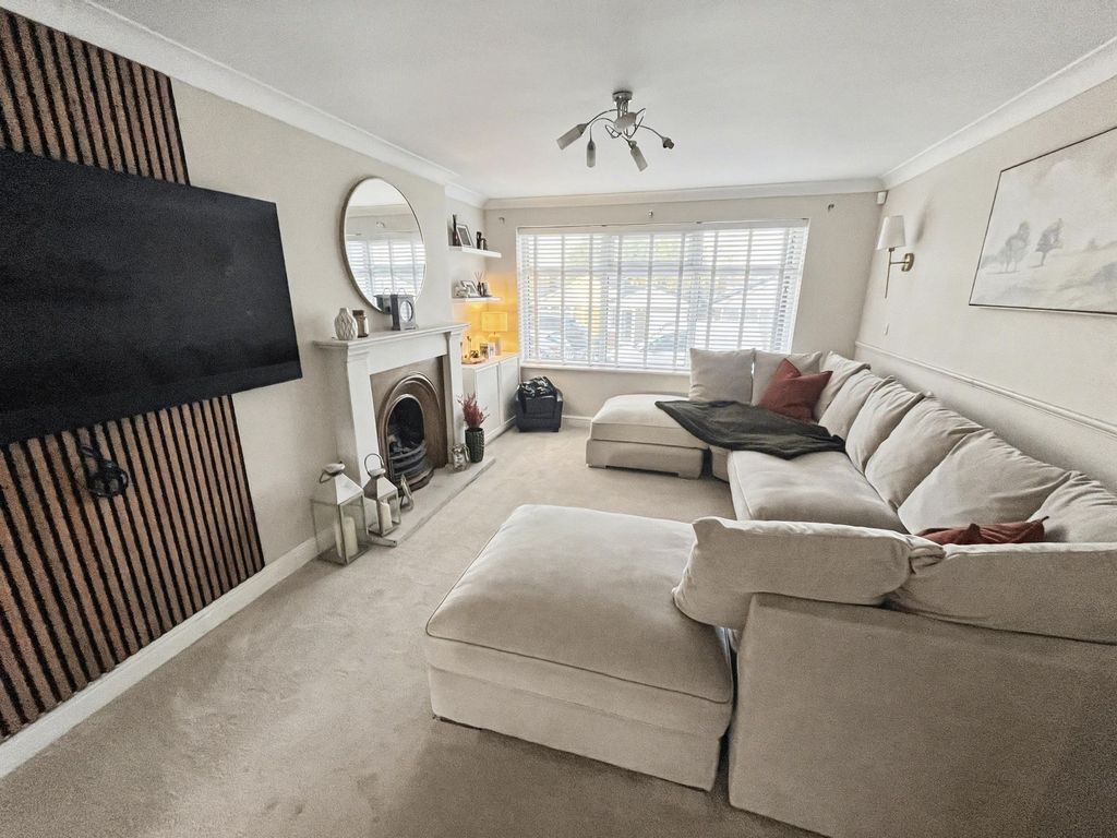 Property photo 2 of 33