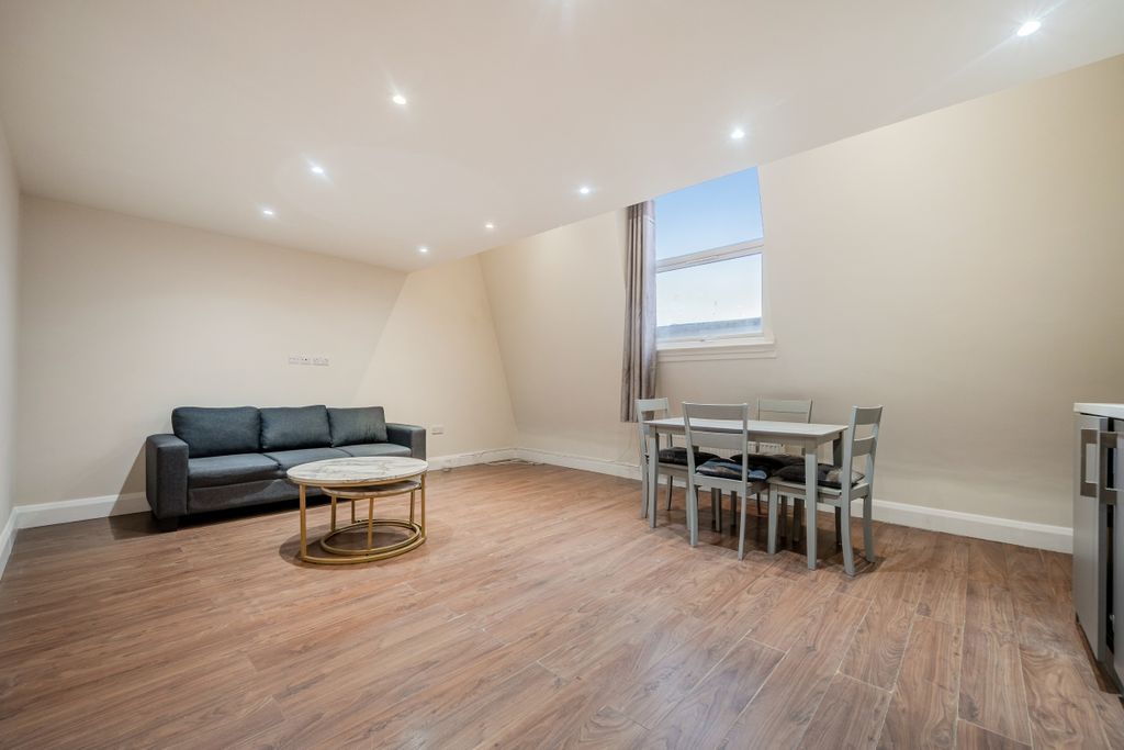 Property photo 3 of 14 1411082-3-698A0B5...