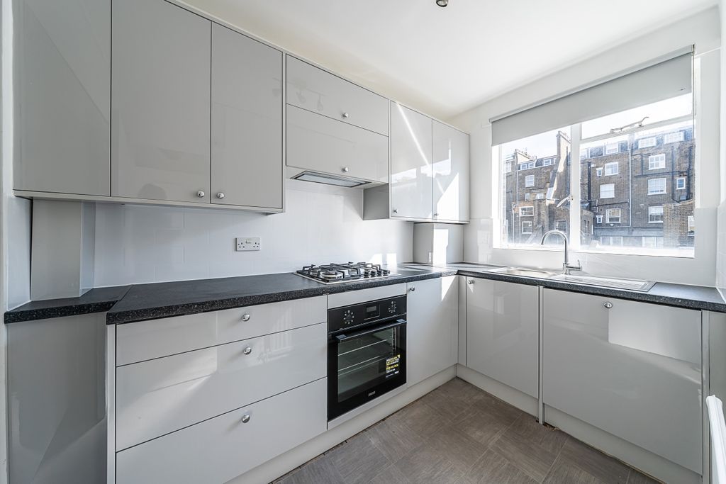 Property photo 2 of 11 Kitchen