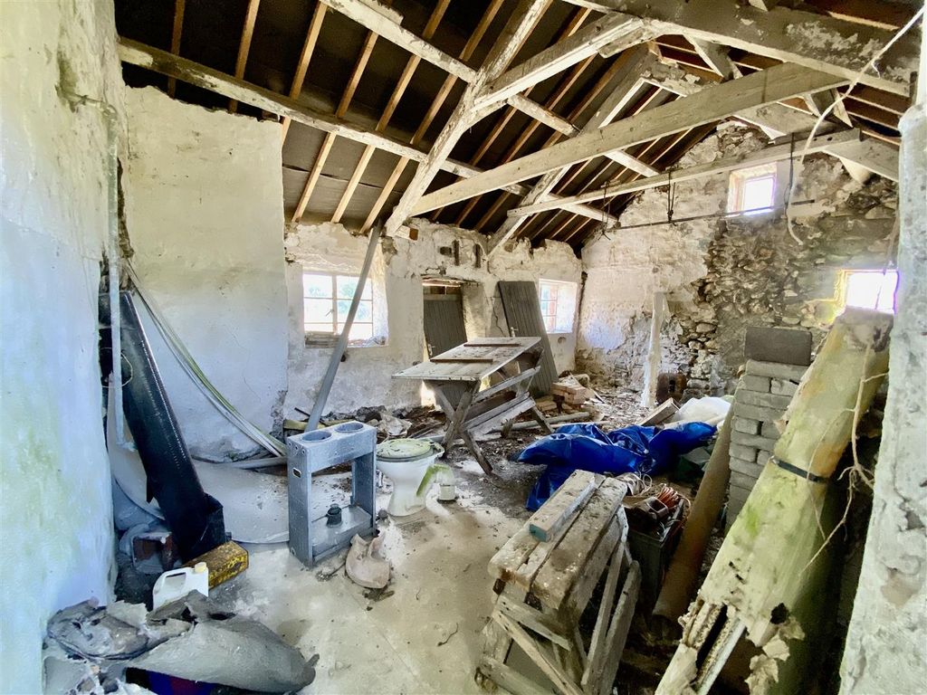 Property photo 3 of 8 867A169A-0A4C-4231-9F2F-2Abca559Bfad.Jpeg