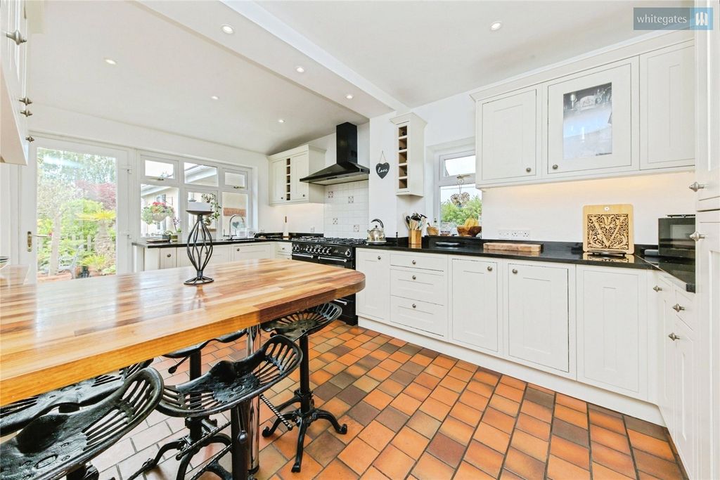 Property photo 3 of 43 Picture No. 15