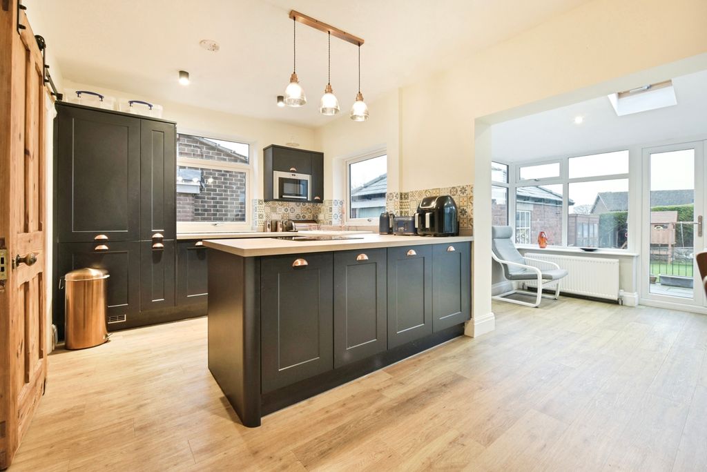 Property photo 2 of 19 Pbox-Img.Jpg