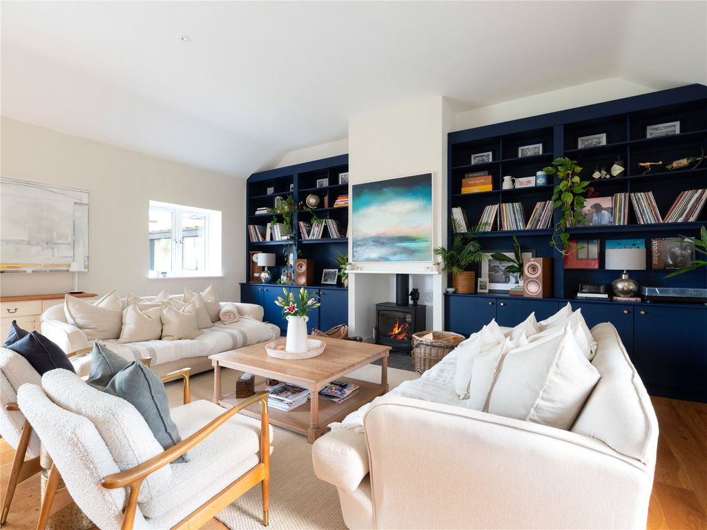 Property photo 3 of 29 Sitting Area