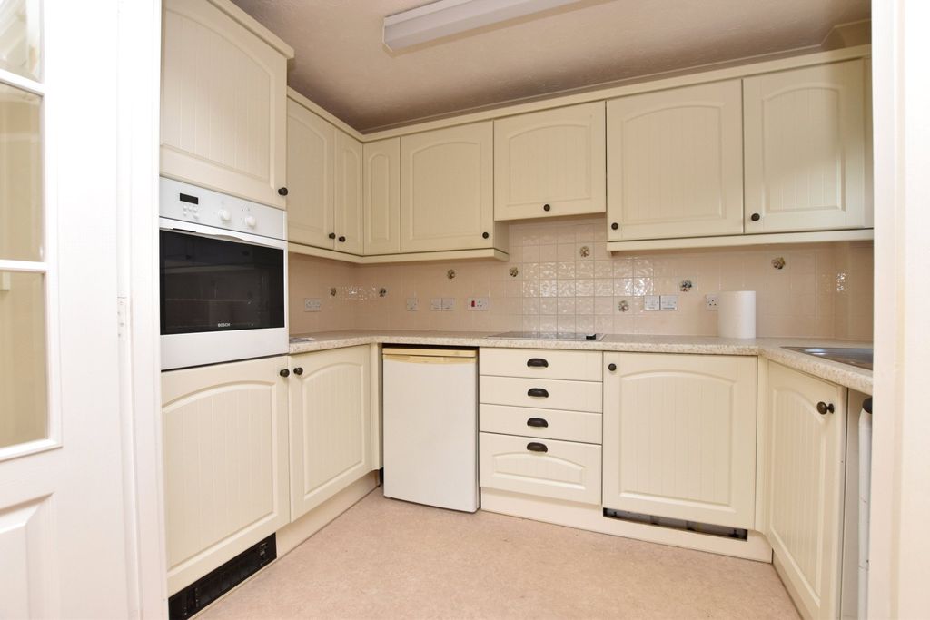 Property photo 3 of 13 Kitchen