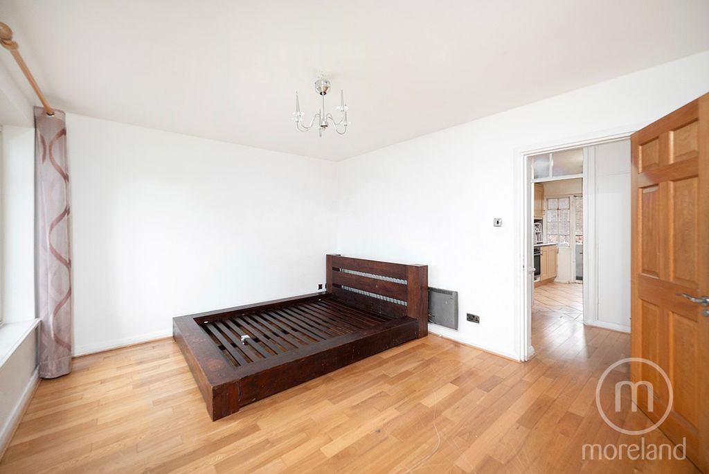 Property photo 3 of 10 3818694