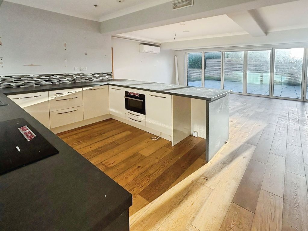 Property photo 2 of 31