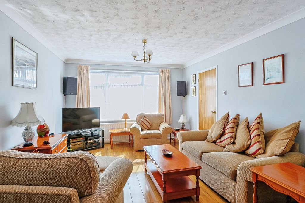 Property photo 2 of 19 Lounge/Diner