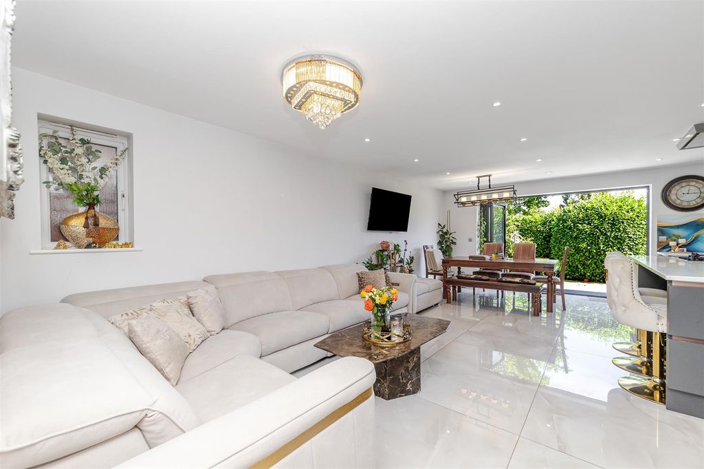 Property photo 3 of 30 2Adownesroad-12.Jpg