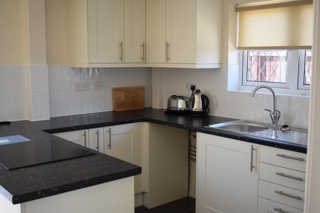 Property photo 3 of 17 Kitchen