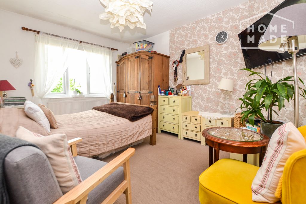 Property photo 3 of 8