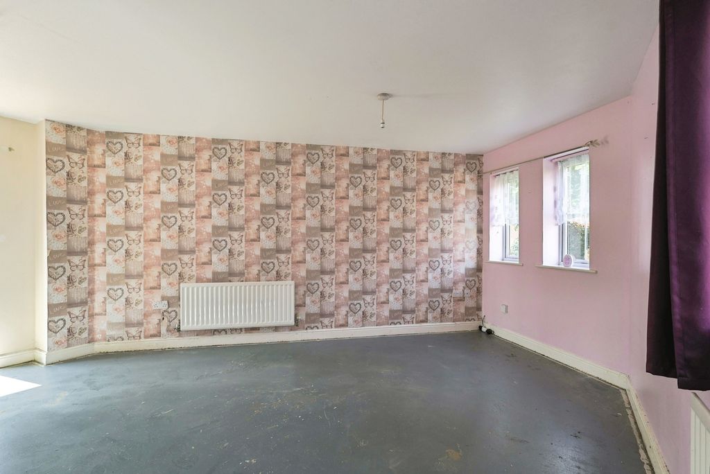 Property photo 2 of 17 Photo