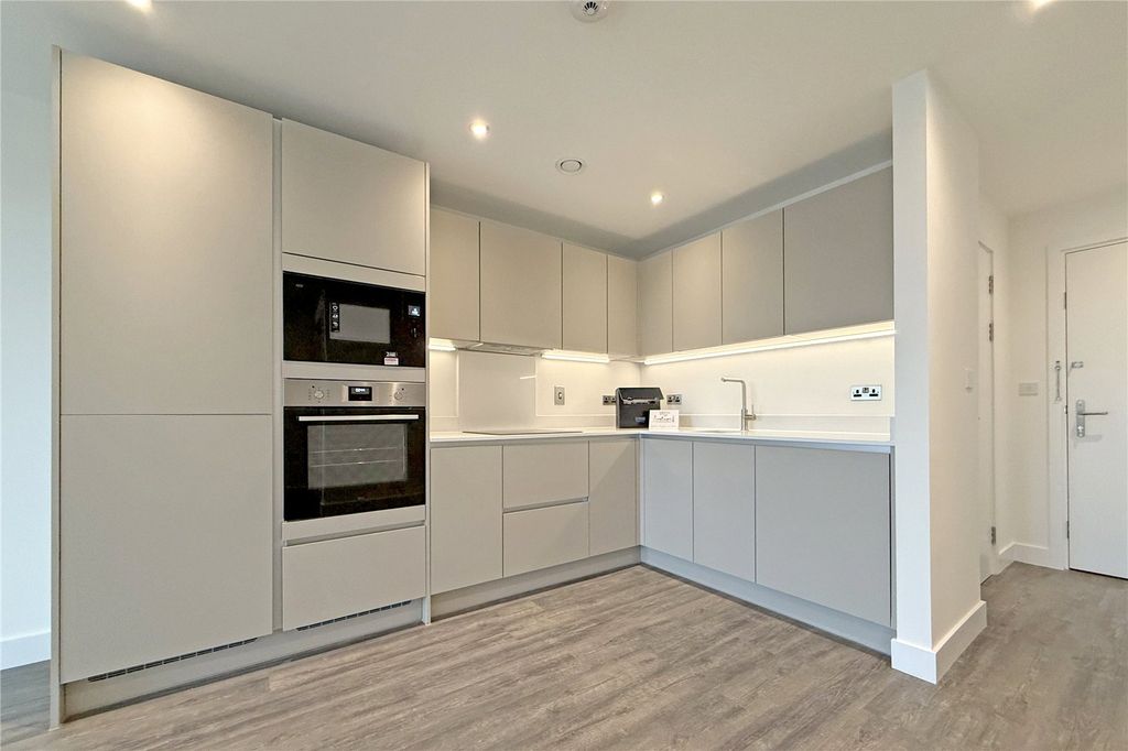 Property photo 2 of 8 Picture No. 14